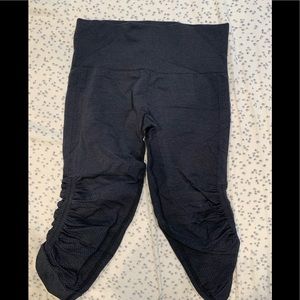 Lululemon Dark Grey Capri stretch pants
